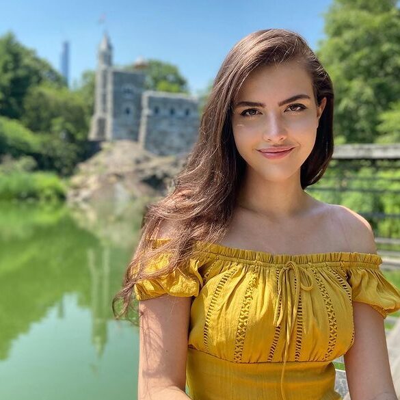 Alexandra Botez - Happy Sunday ☀️ Comment your ideas for